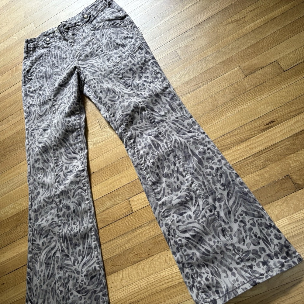 Anthropologie Pilcro Demilune Utility Flare Pants Women 27 Gray Leopard